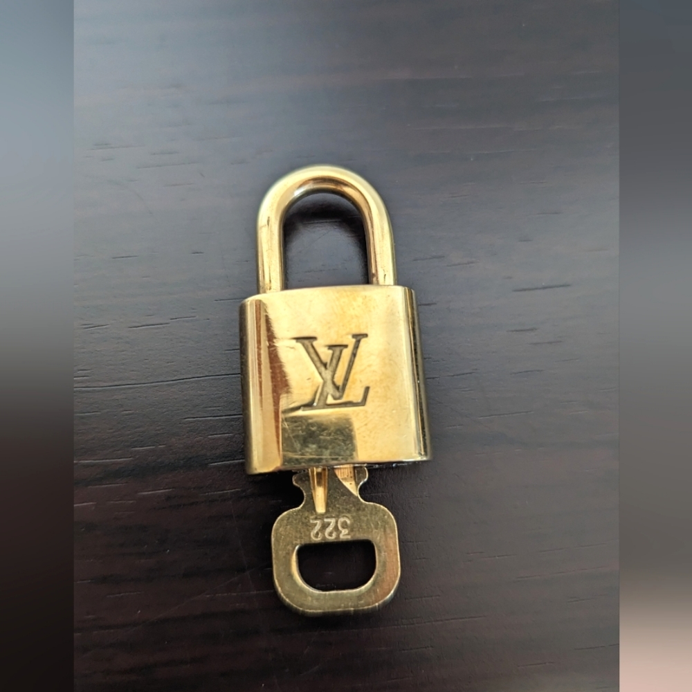 Louis‎ Vuitton Padlock key set